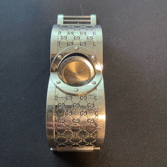 GUCCI WATCH - 💯 authentic! - Picture 2 of 4